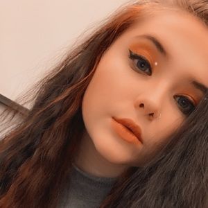 Meet your Posher, Issy
